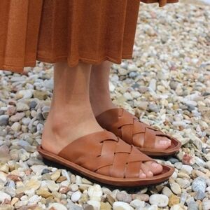 🌊Free People and Punto Pigro leathers sandals.